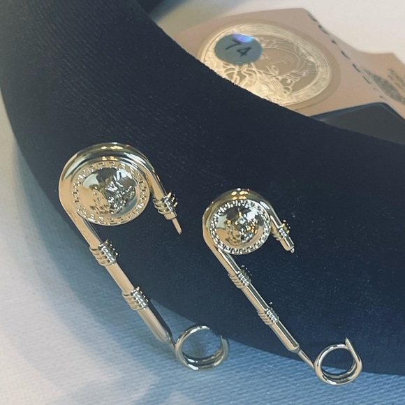 NWT VERSACE VELVET PADDED BLACK HEADBAND SIGNATURE GOLD MEDUSA HEAD SAFETY PINS - Picture 3 of 13